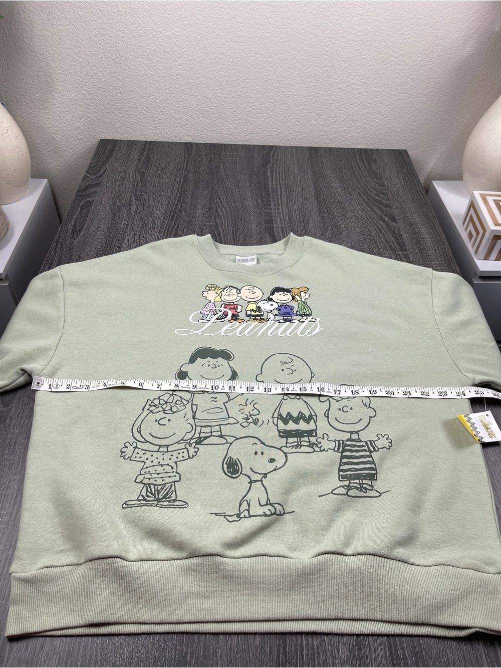 Peanuts Characters Green Sweatshirt Women’s Size M NWT - Picture 5 of 8